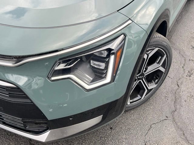 New 2025 Kia Niro SX Touring image 2