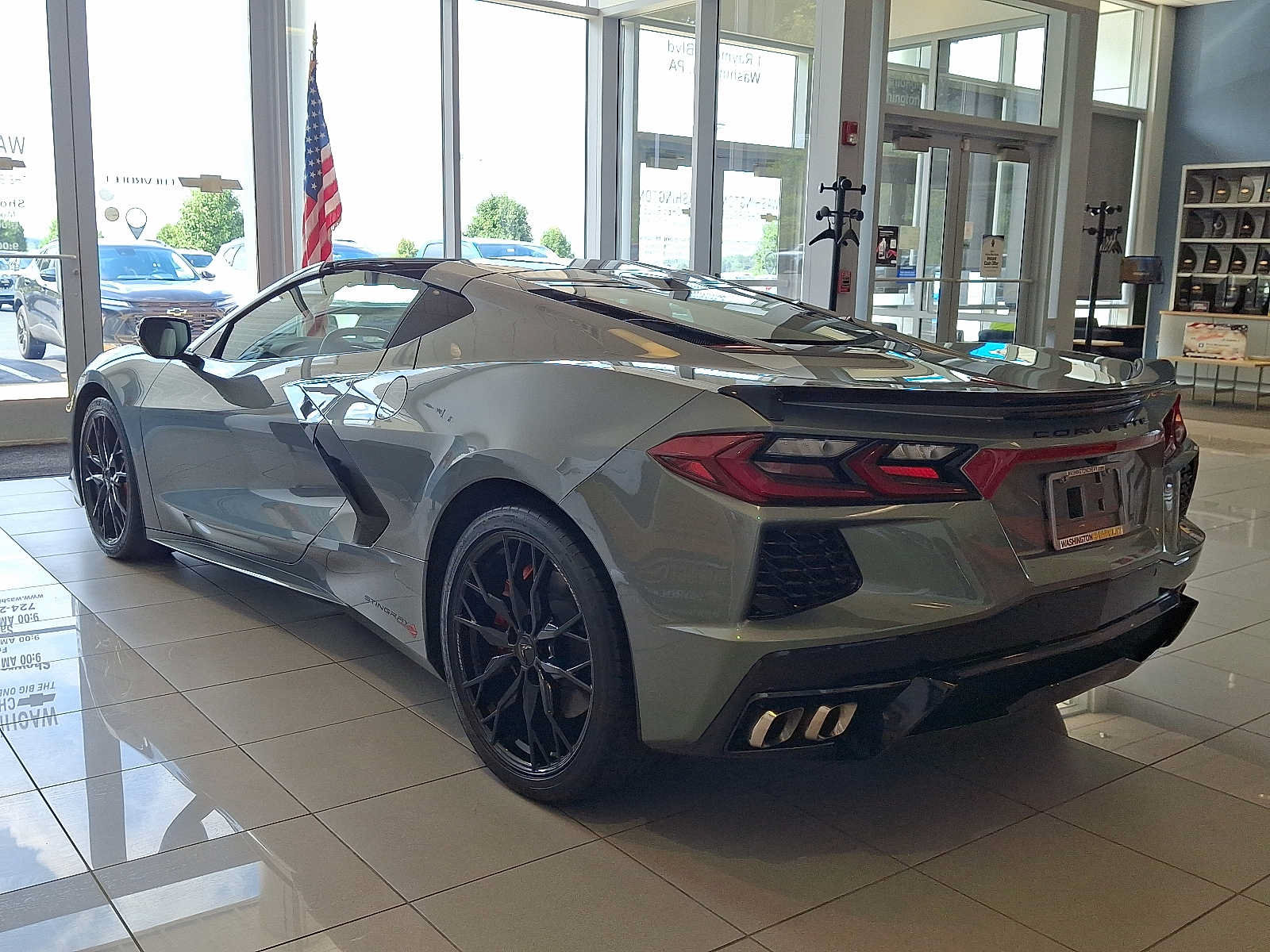 Used 2024 Chevrolet Corvette Stingray Preferred Cpe w/ Battery Protection Package RWD image 4