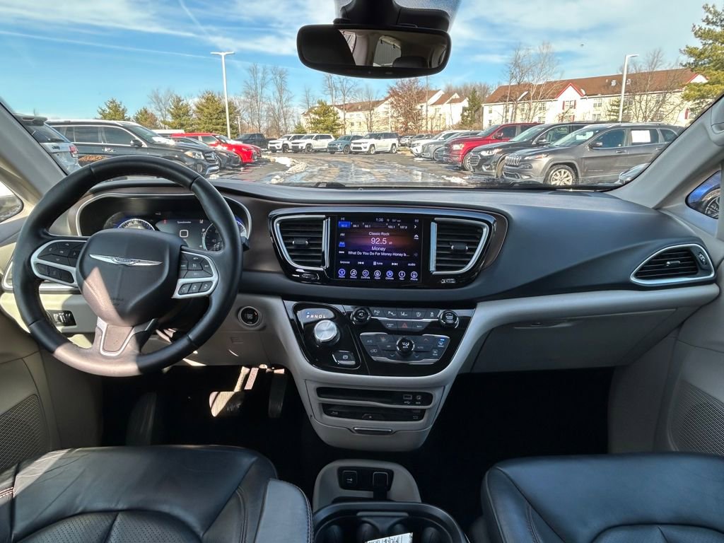 Used 2017 Chrysler Pacifica Touring-L Plus w/ Advanced Safetytec Group image 9