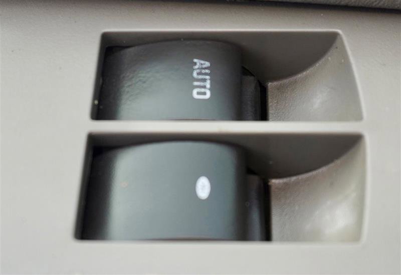 Used 2010 GMC Savana 1500 image 24