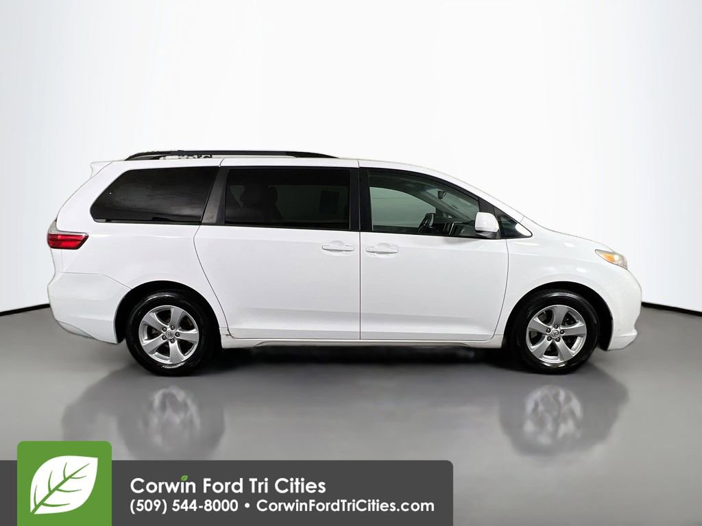 Used 2016 Toyota Sienna LE image 19