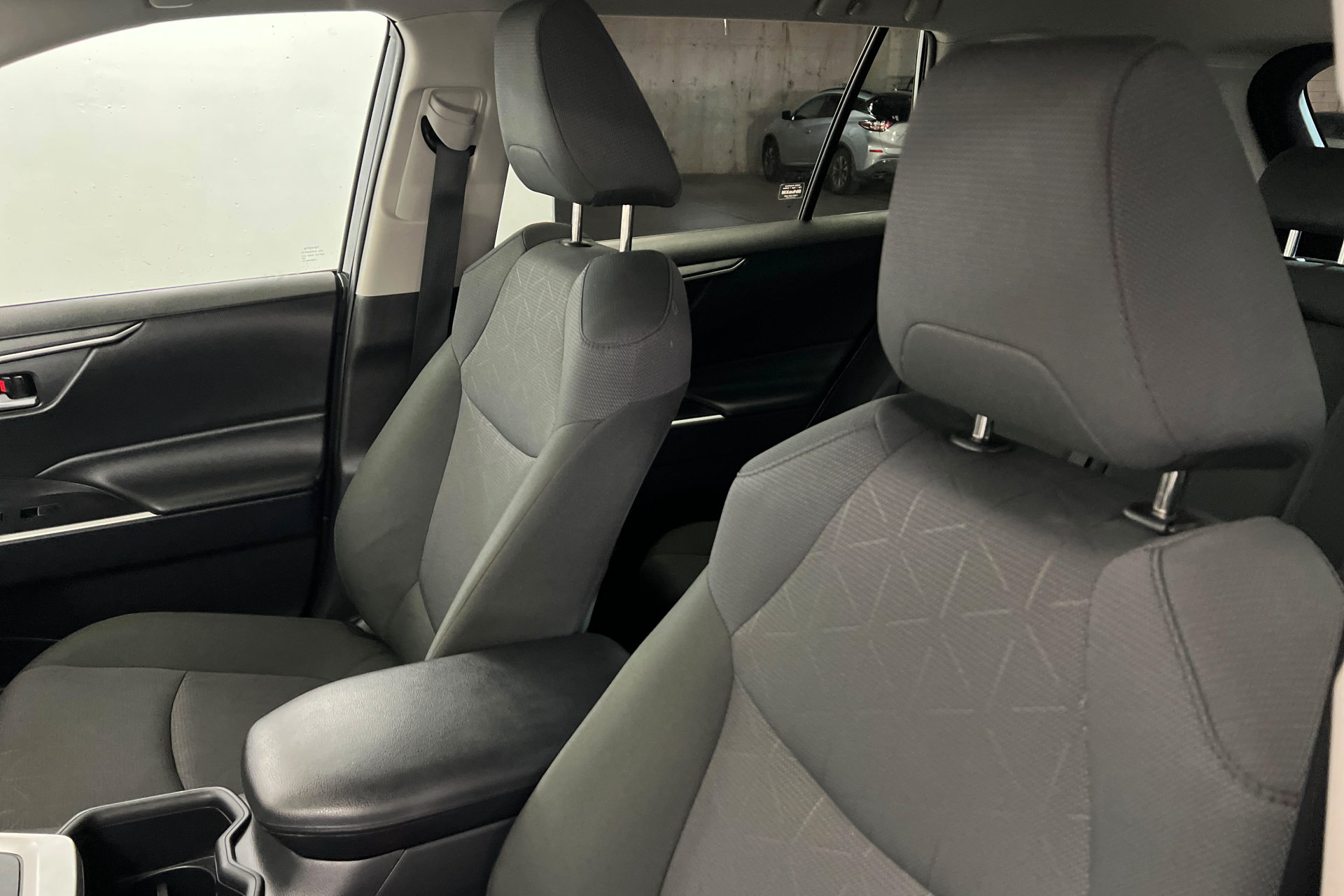 Used 2025 Toyota RAV4 XLE FWD image 17