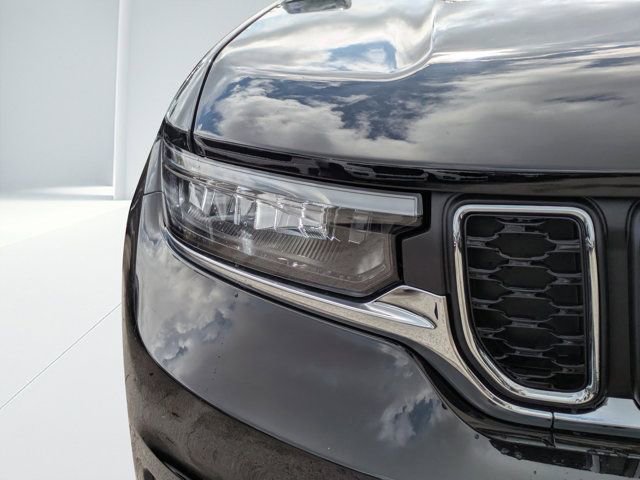 New 2025 Jeep Grand Cherokee L Laredo image 8