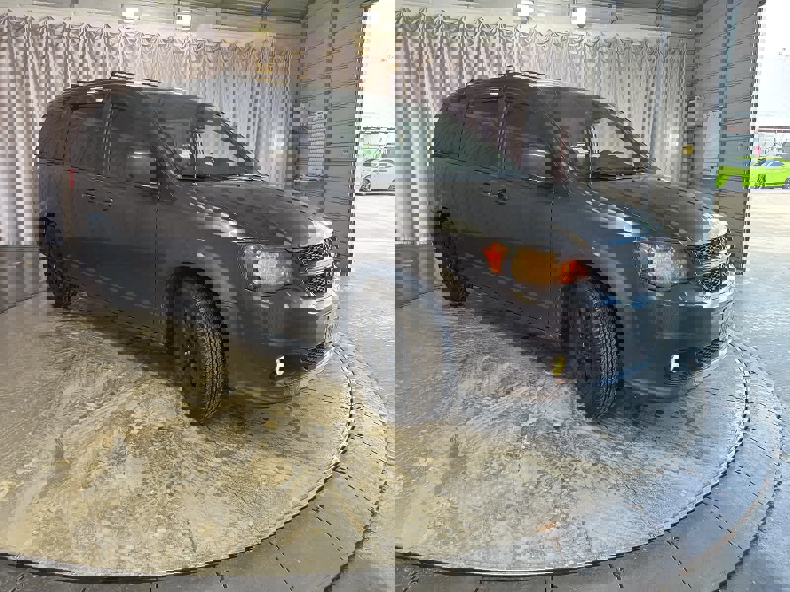 Used 2019 Dodge Grand Caravan GT image 3