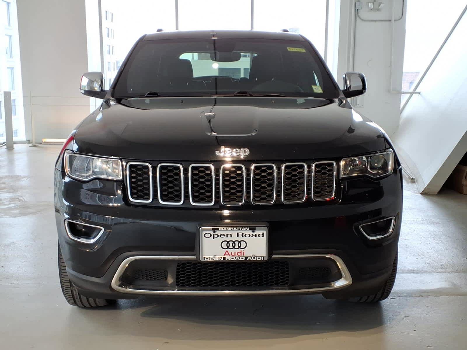 Used 2019 Jeep Grand Cherokee Limited AWD/4WD image 2