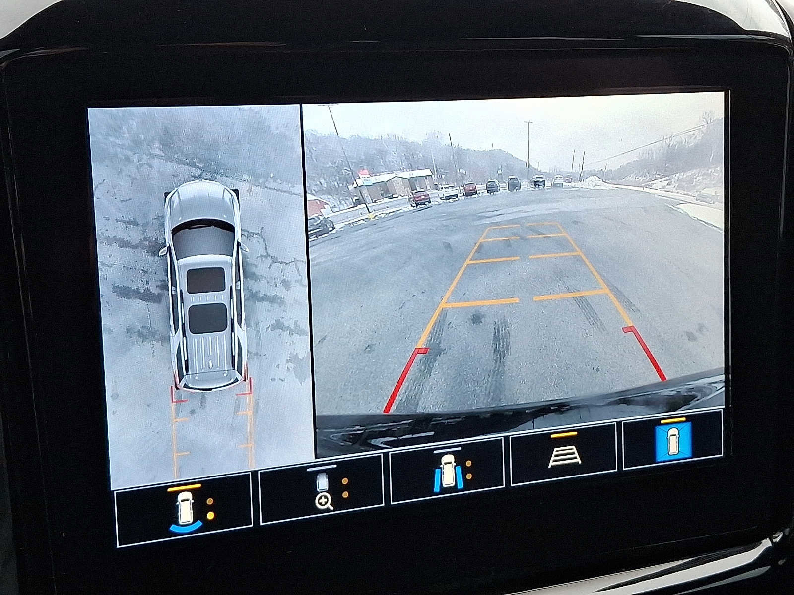 Used 2023 Chevrolet Traverse RS image 18