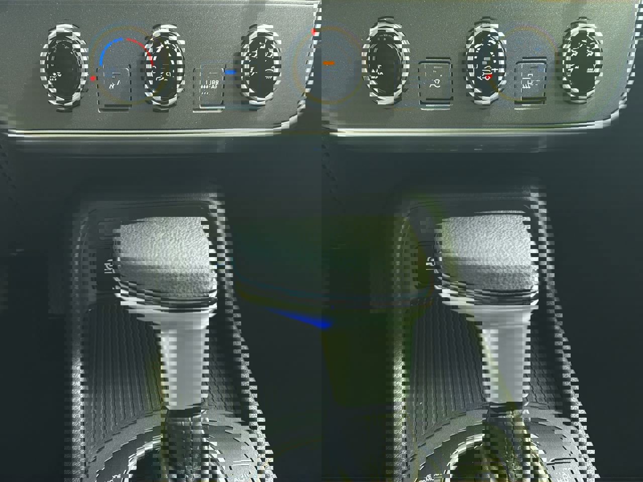 Certified 2025 Hyundai Kona SE image 19