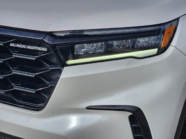 Used 2025 Honda Pilot Black Edition image 9