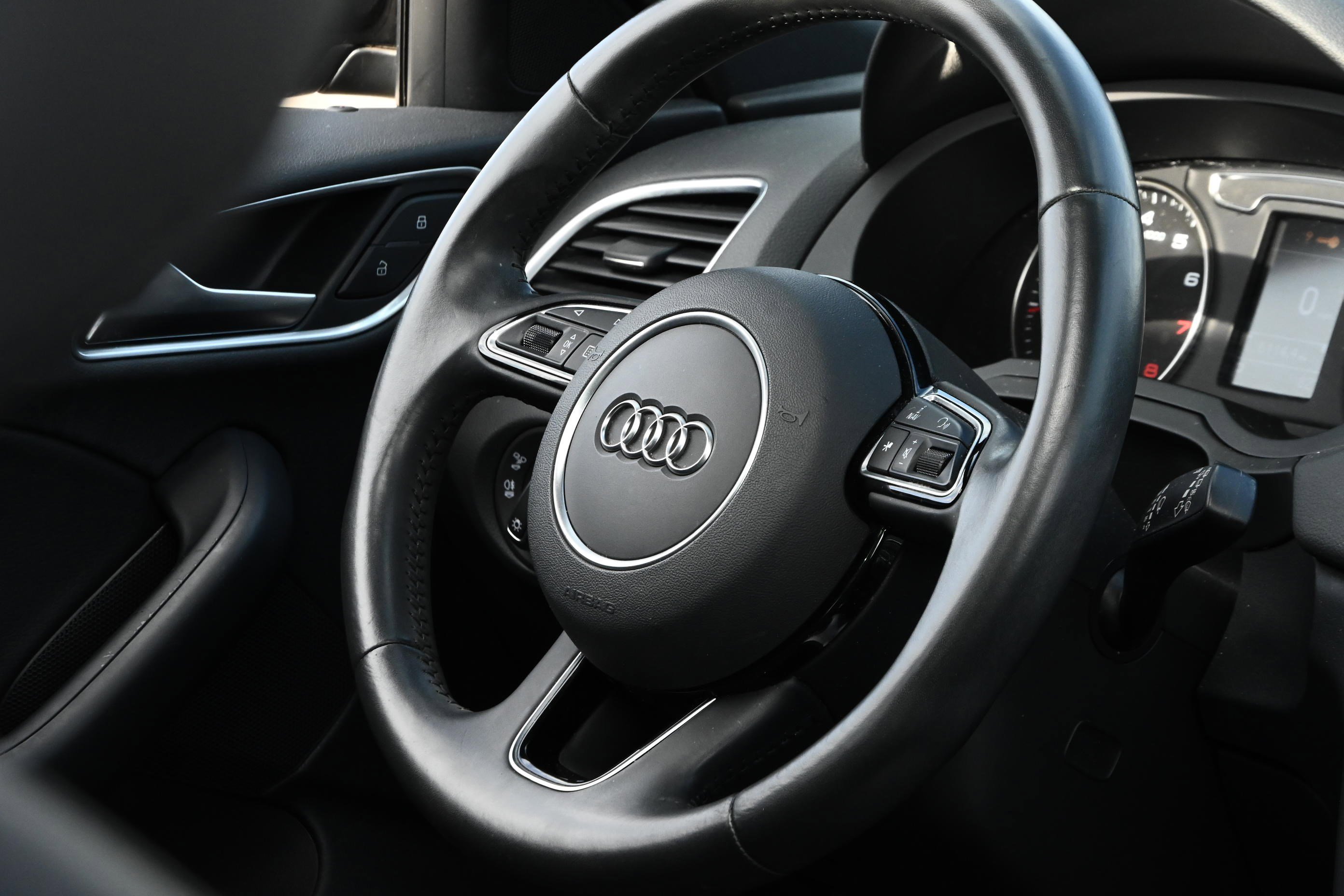 Used 2018 Audi Q3 2.0T Premium w/ Convenience Package image 19