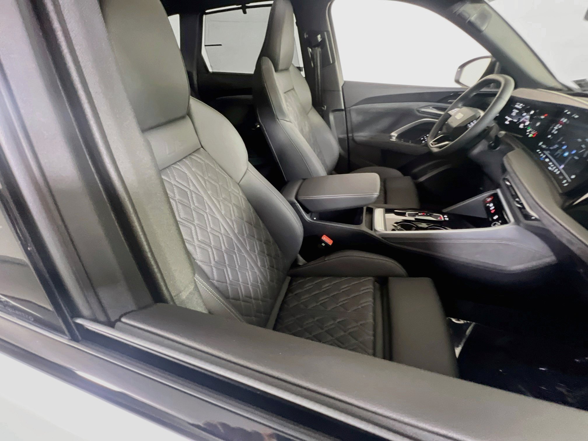 Used 2025 Audi SQ5 Premium Plus AWD/4WD image 28