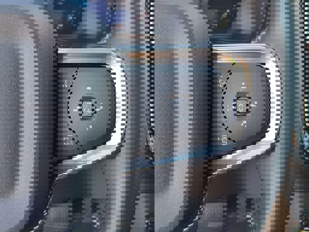 Used 2026 Volvo XC40 B5 Plus w/ Protection Package Premier image 23