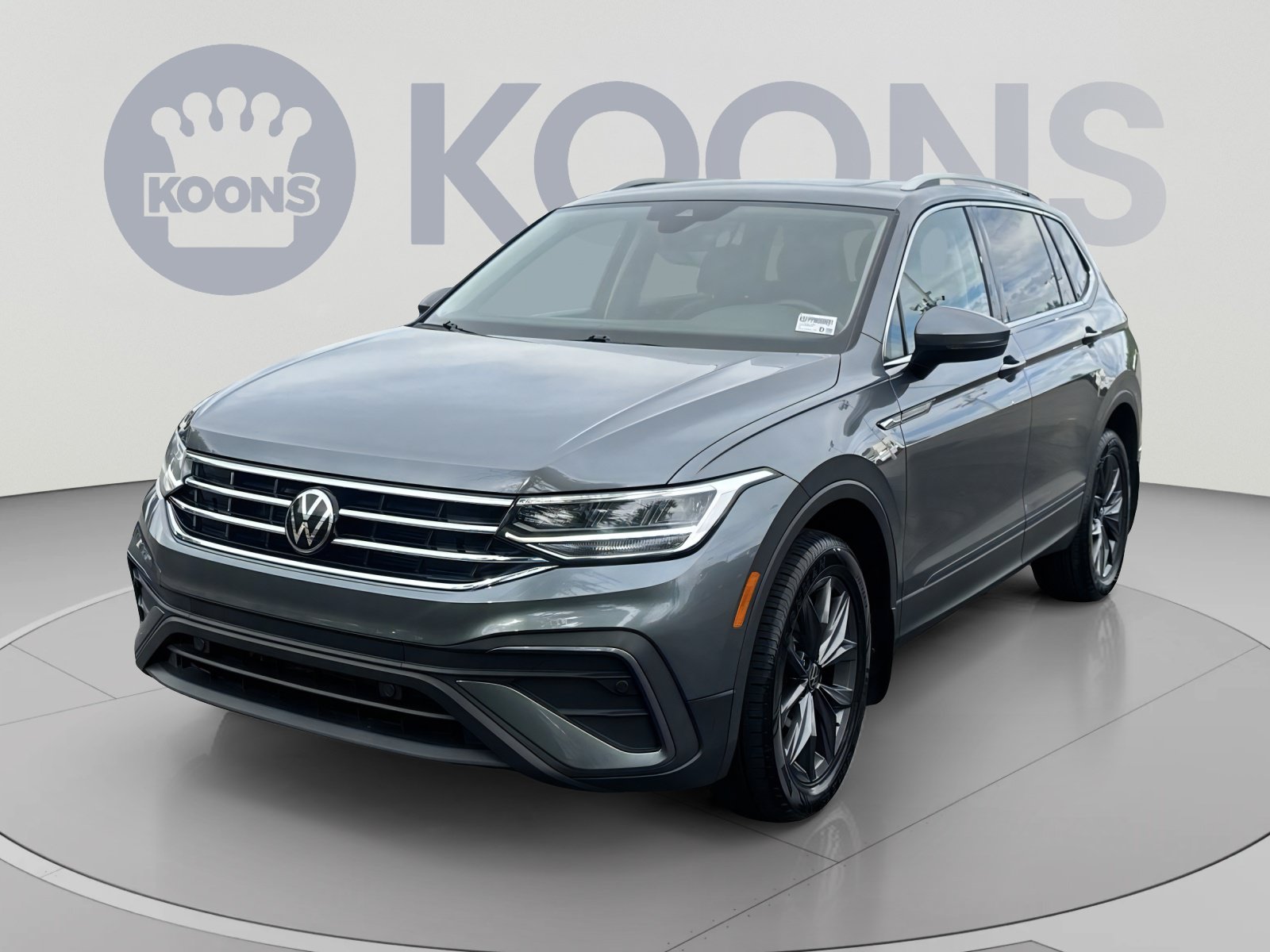 Used 2023 Volkswagen Tiguan SE w/ Panoramic Sunroof Package AWD/4WD image 5