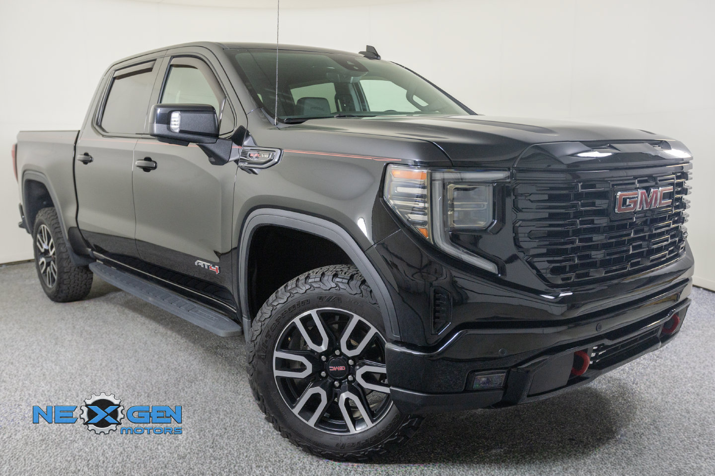 Used 2022 GMC Sierra 1500 AT4 w/ AT4 Premium Package AWD/4WD image 1