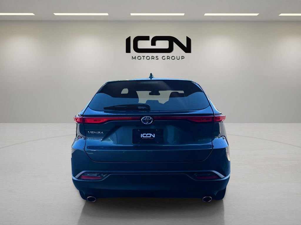 Used 2024 Toyota Venza LE image 4