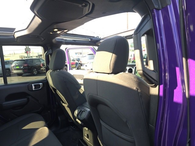 Used 2023 Jeep Wrangler Unlimited w/ Sun & Screen Package image 49