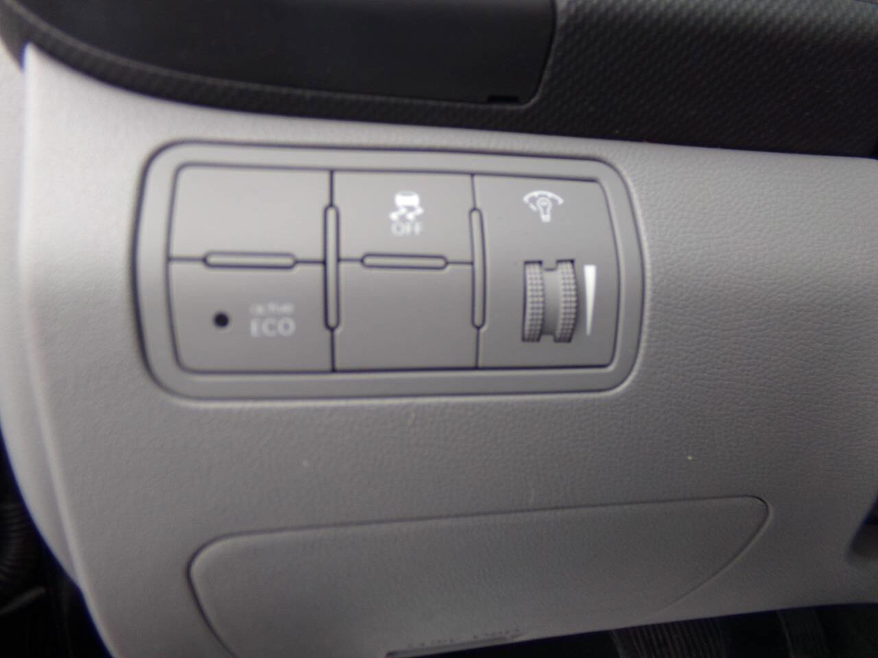 Used 2012 Hyundai Accent GLS image 20