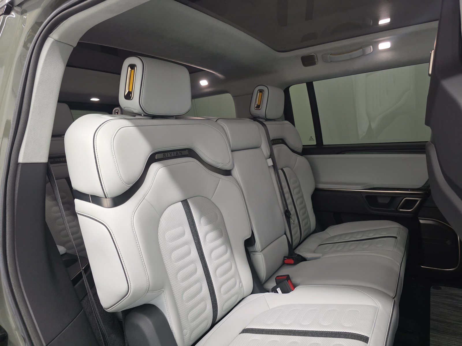 Used 2023 Rivian R1S Launch Edition AWD/4WD image 23