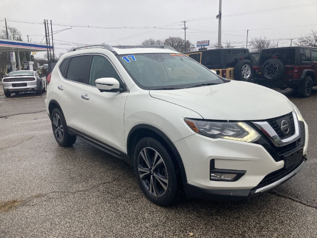 Used 2017 Nissan Rogue SL w/ SL Premium Package image 2