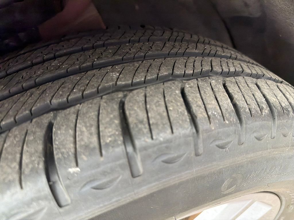 Used 2023 GMC Terrain SLT image 27