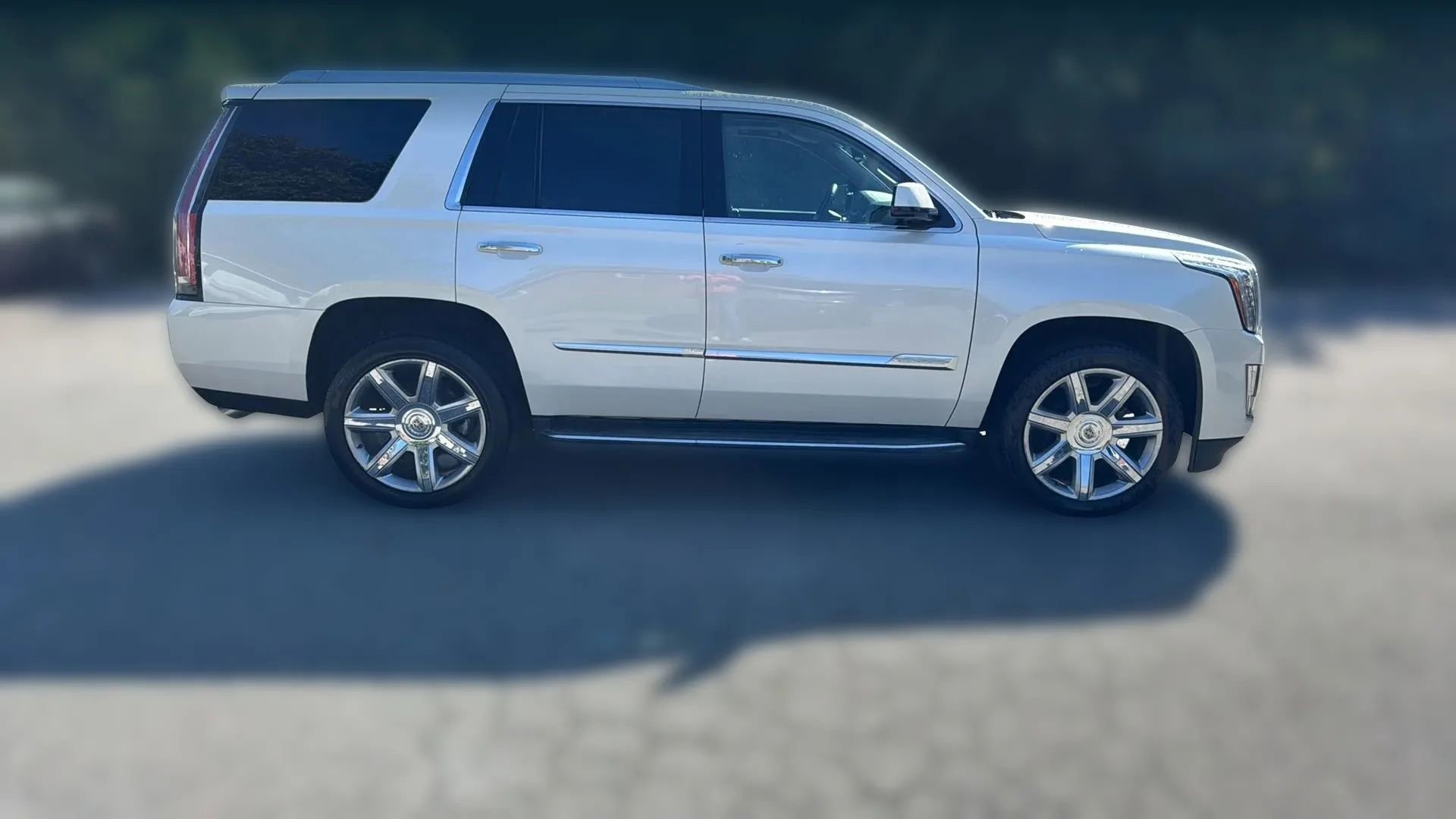 Used 2015 Cadillac Escalade Luxury image 4