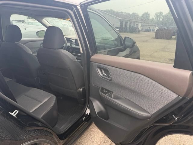 Used 2021 Nissan Rogue SV FWD image 9