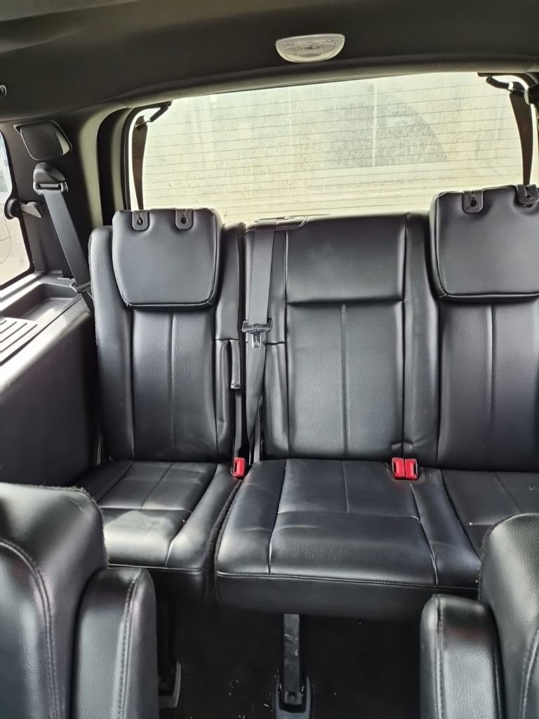 Used 2017 Ford Expedition XLT w/ Equipment Group 202A AWD/4WD image 10