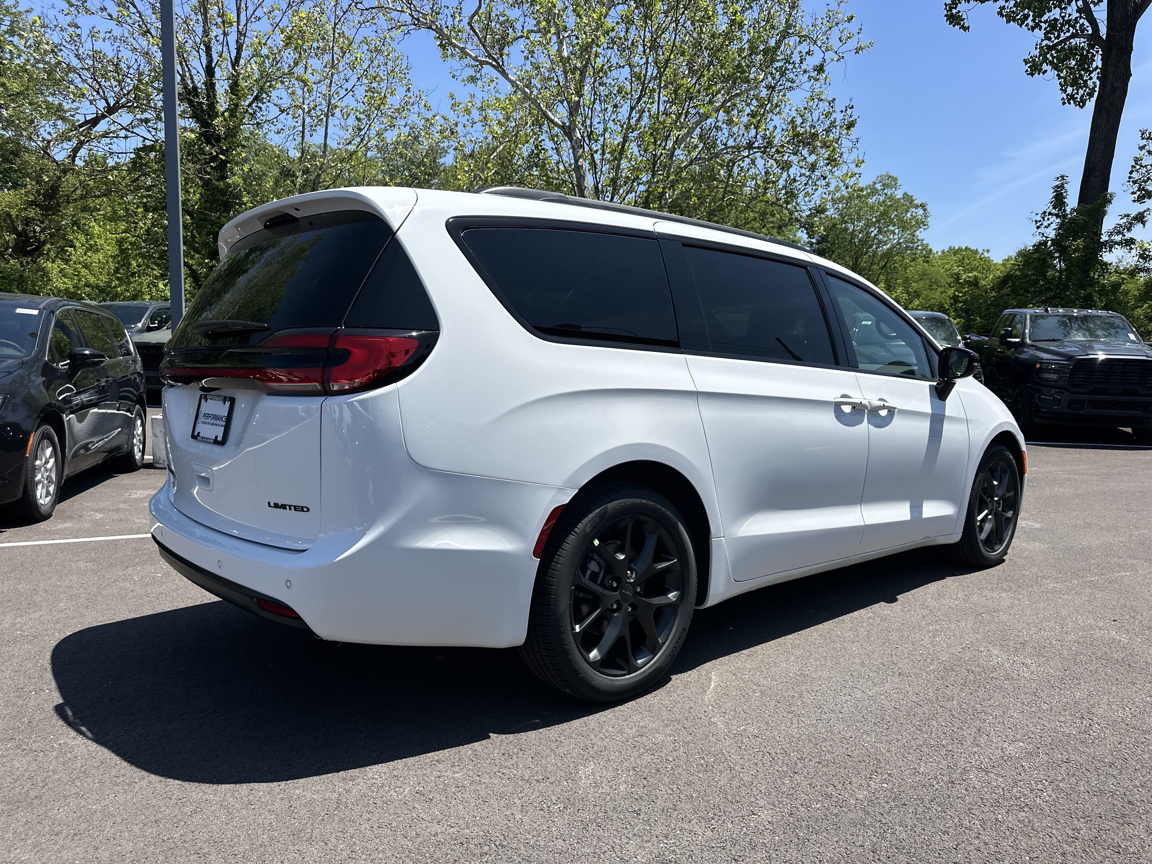 New 2027 Chrysler Pacifica Limited FWD image 21