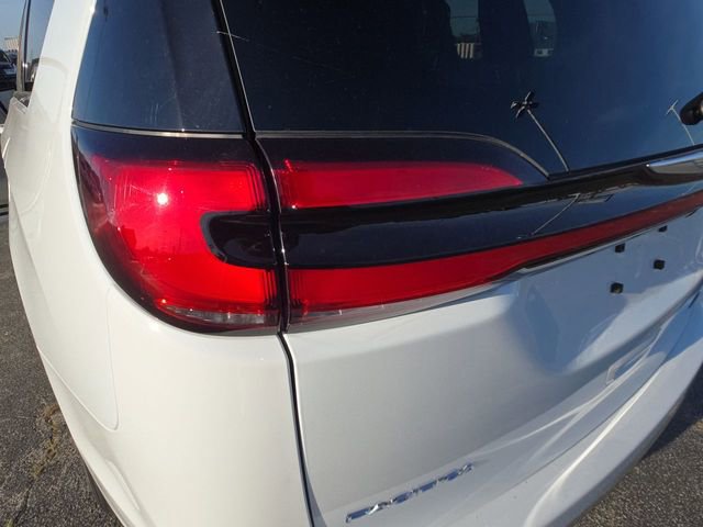 Used 2023 Chrysler Pacifica Limited image 31