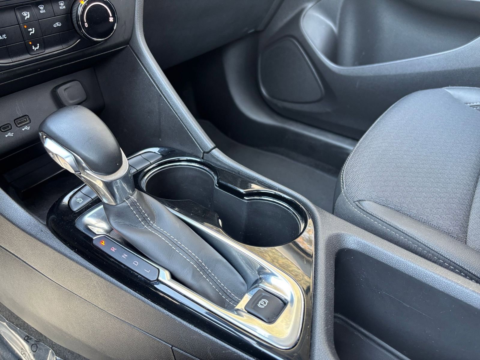 Used 2025 Buick Encore GX Preferred image 42