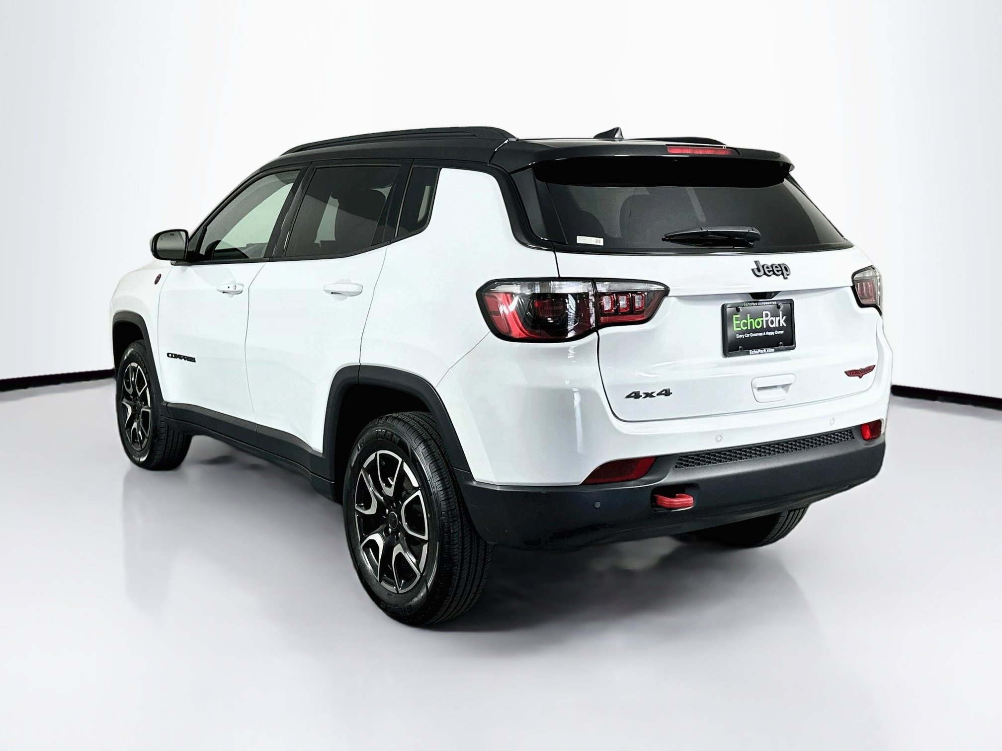 Used 2025 Jeep Compass Trailhawk AWD/4WD image 5
