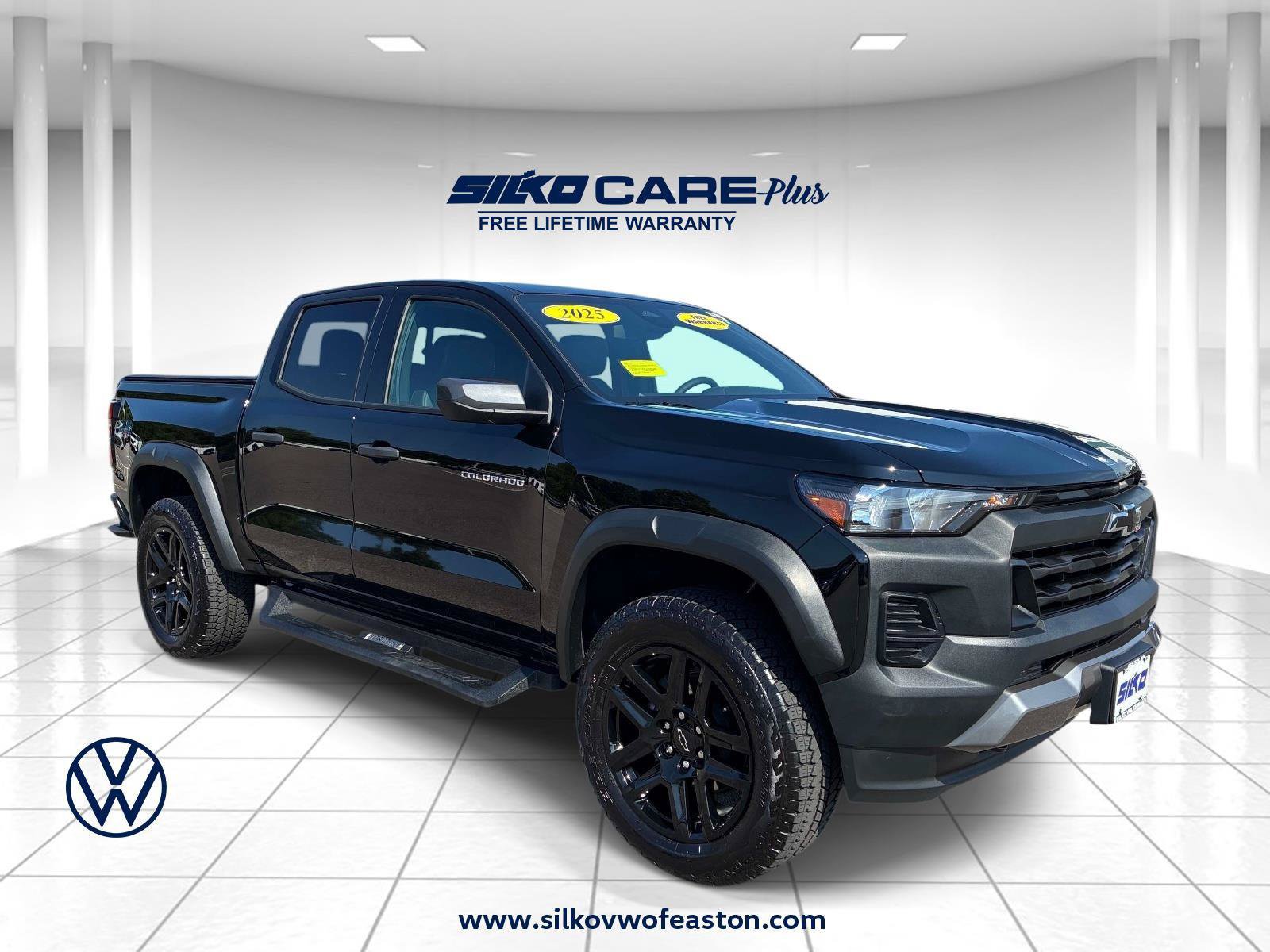 Used 2025 Chevrolet Colorado Trail Boss AWD/4WD image 1