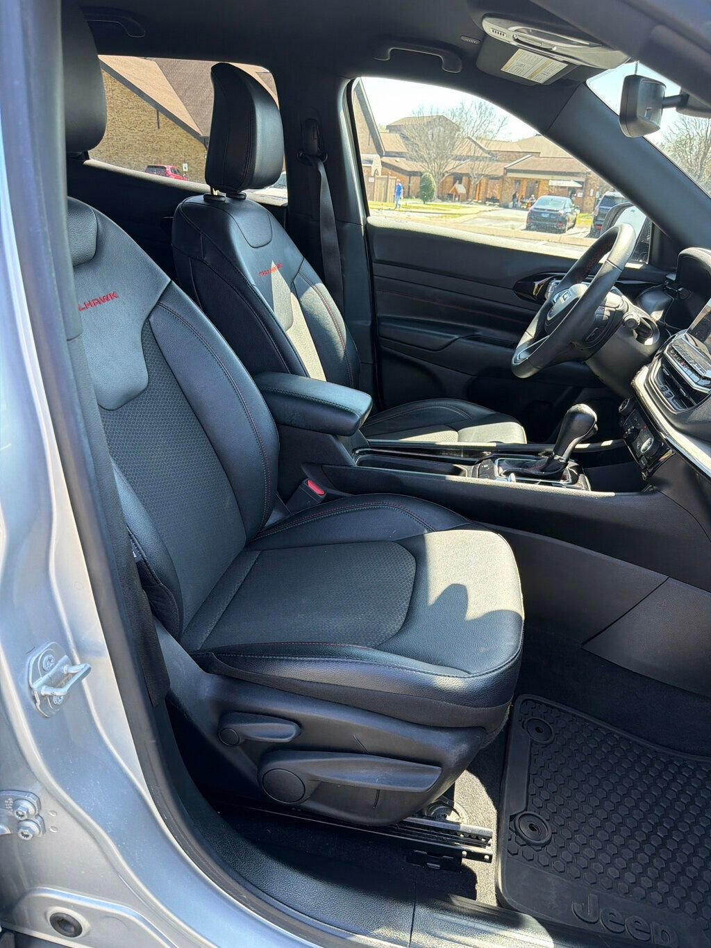 Used 2025 Jeep Compass Trailhawk AWD/4WD image 13