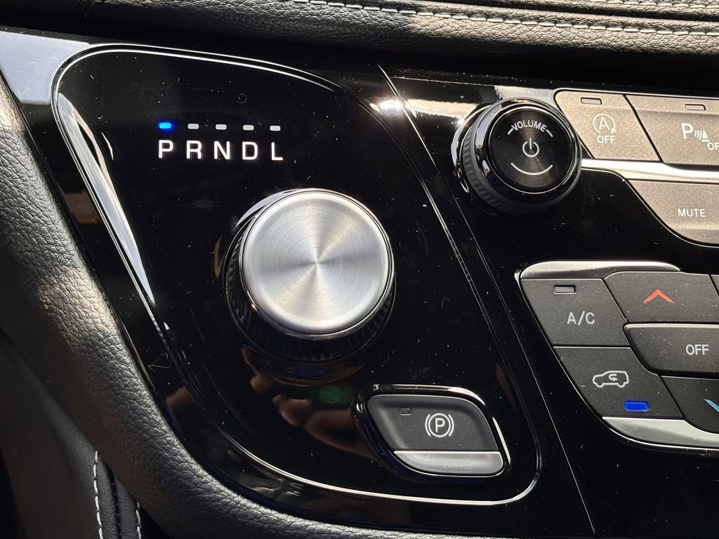 New 2025 Chrysler Pacifica Limited w/ Uconnect Theater Family Group image 16