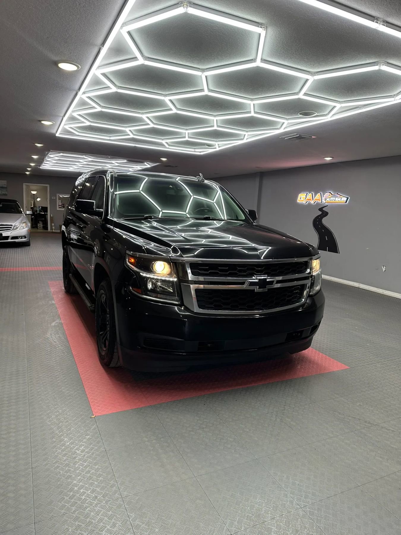 Used 2019 Chevrolet Tahoe LS RWD image 1