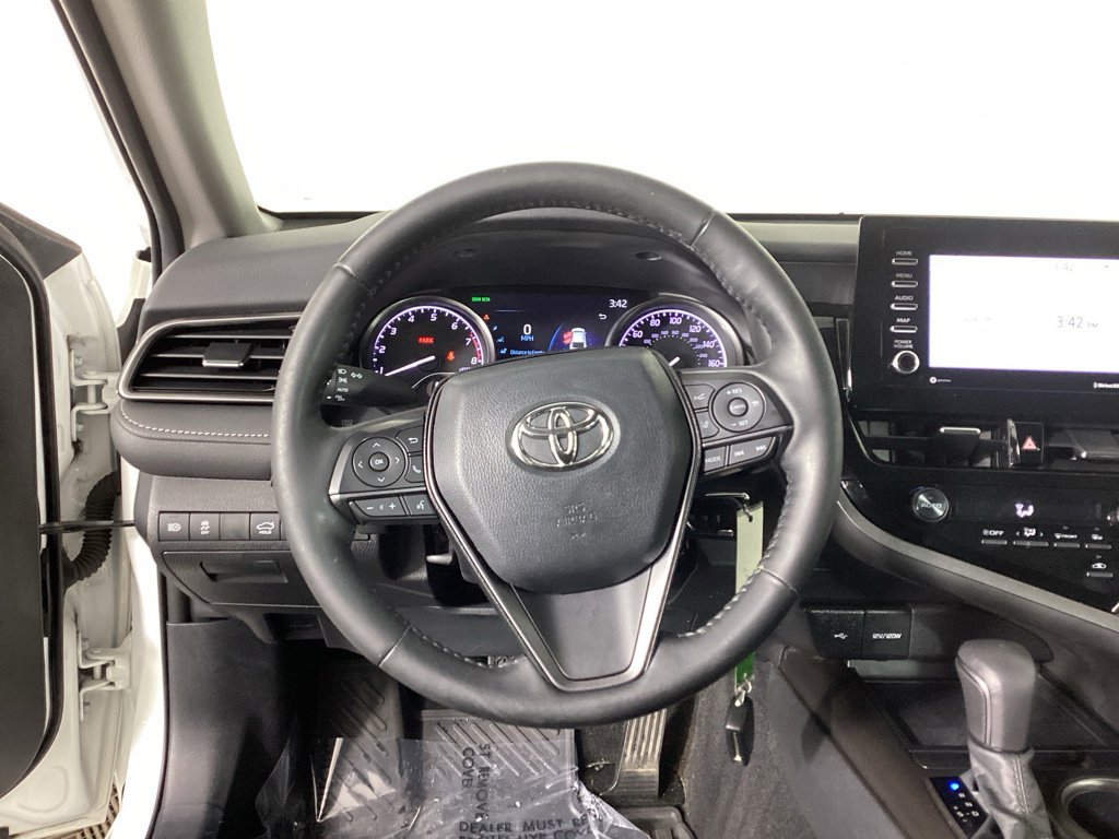 Used 2021 Toyota Camry SE w/ Cold Weather Package image 18