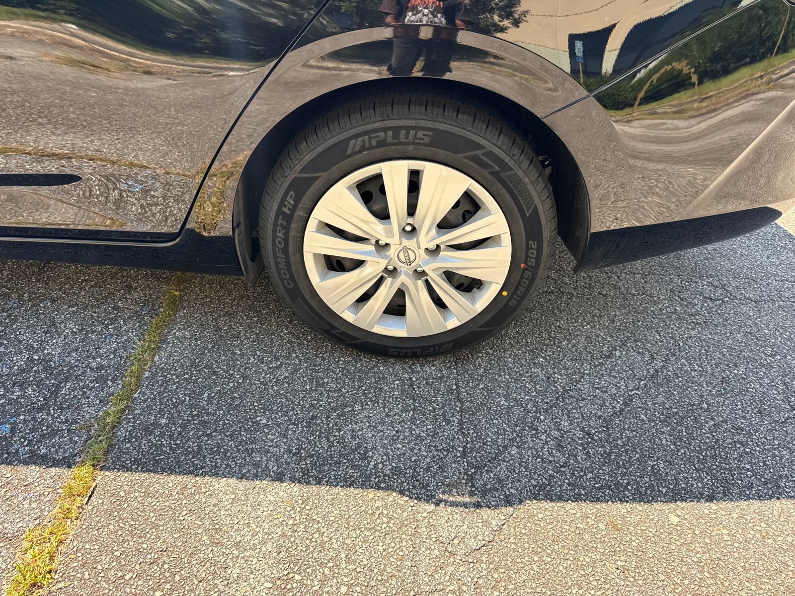 Used 2024 Nissan Sentra S FWD image 19