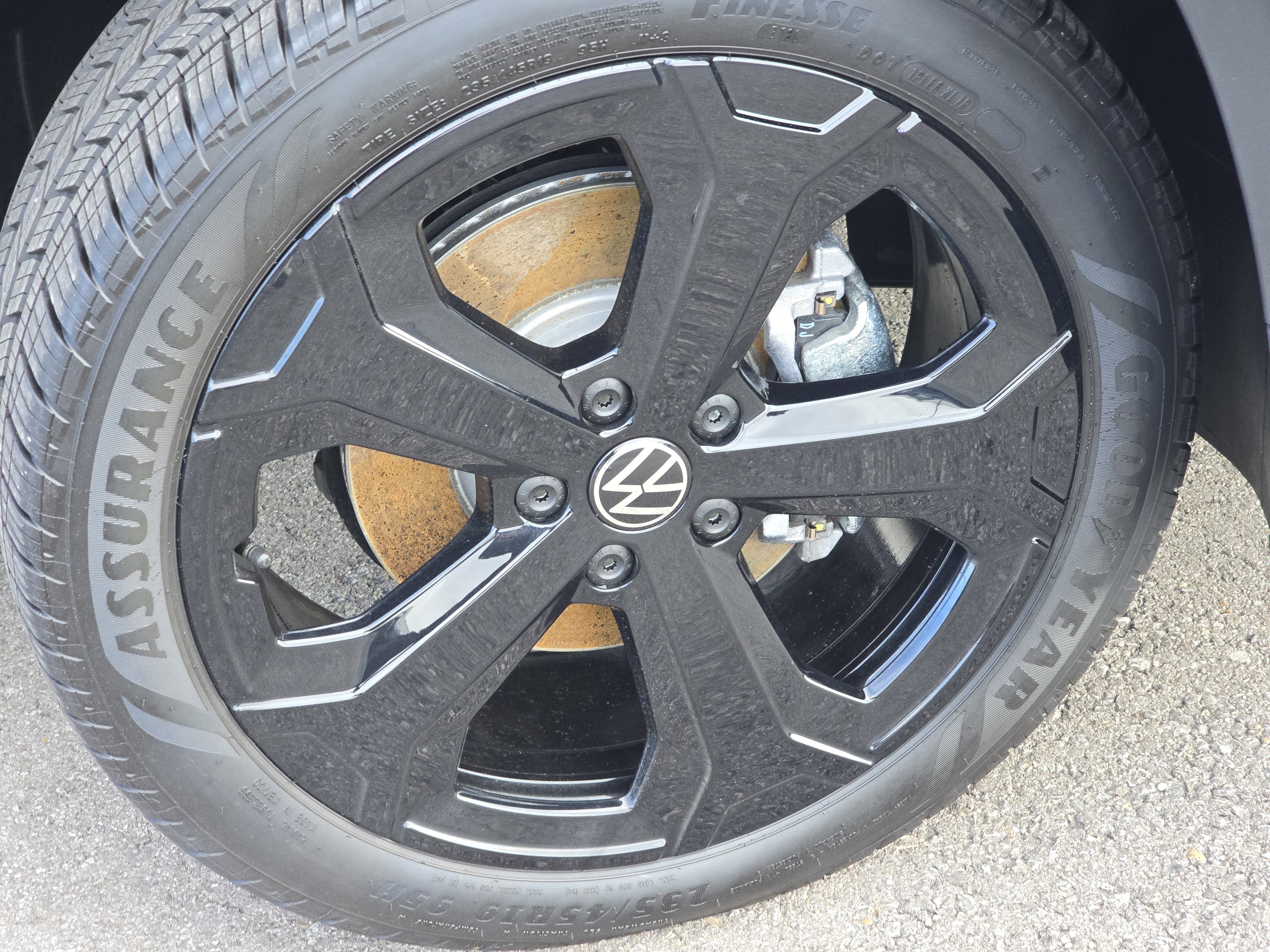 New 2026 Volkswagen Taos SEL image 16