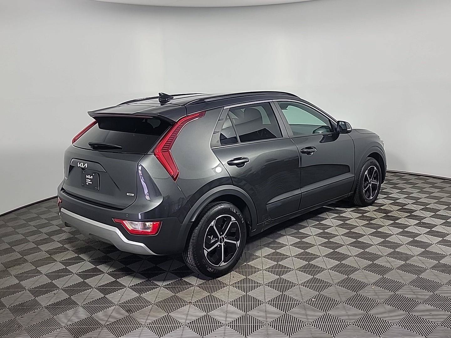 Certified 2023 Kia Niro EX FWD image 4