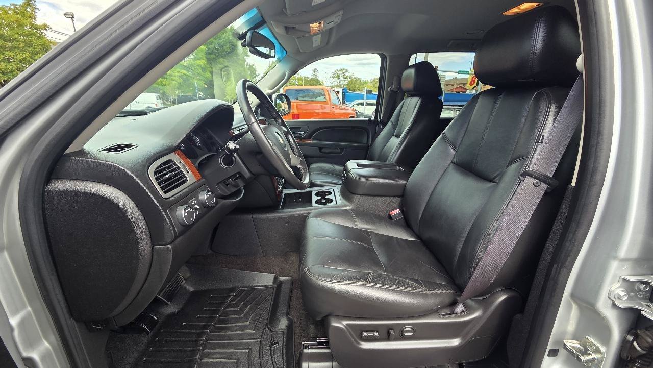 Used 2012 Chevrolet Suburban LT w/ Luxury Package AWD/4WD image 13