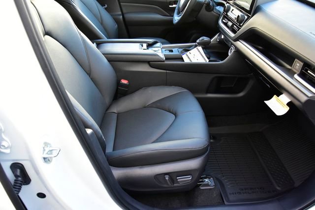New 2026 Toyota Grand Highlander XLE image 9