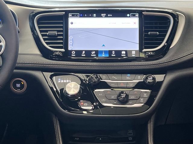 New 2026 Chrysler Pacifica Pinnacle w/ Trailer Tow Group AWD/4WD image 15