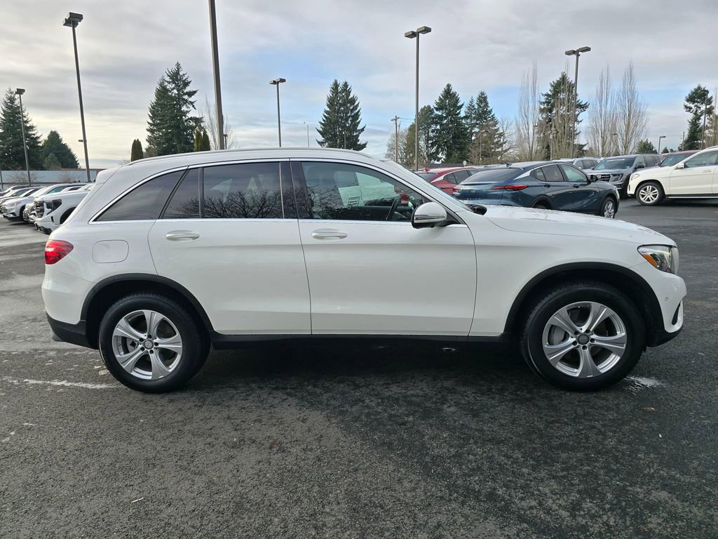 Used 2017 Mercedes-Benz GLC 300 4MATIC image 2