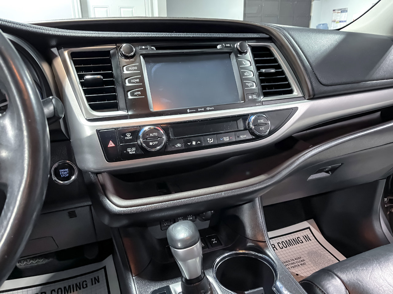 Used 2018 Toyota Highlander XLE image 27