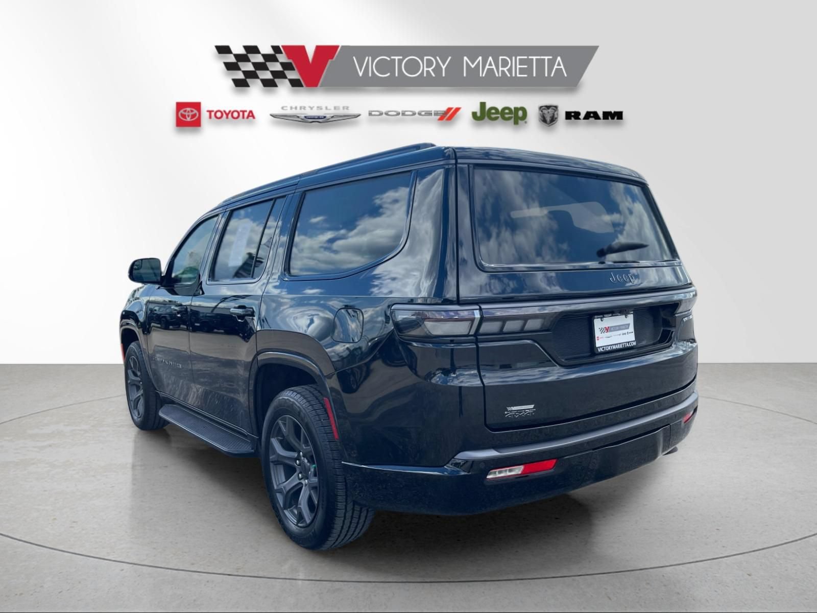 Used 2026 Jeep Grand Wagoneer Limited AWD/4WD image 3