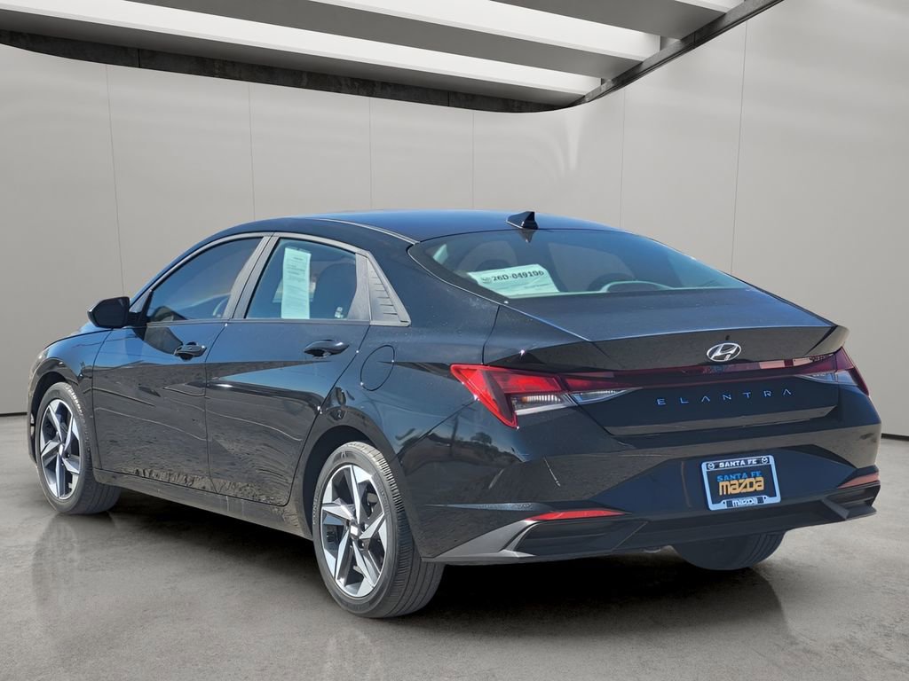 Used 2023 Hyundai Elantra SEL w/ Convenience Package image 2