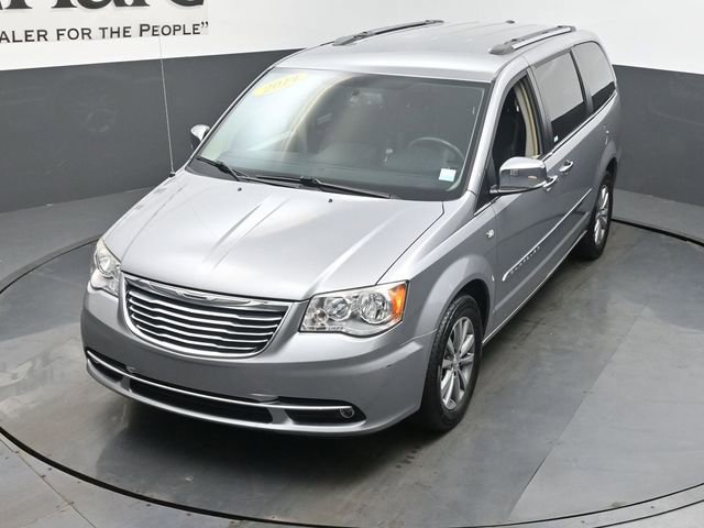 Used 2014 Chrysler Town & Country Touring-L image 45