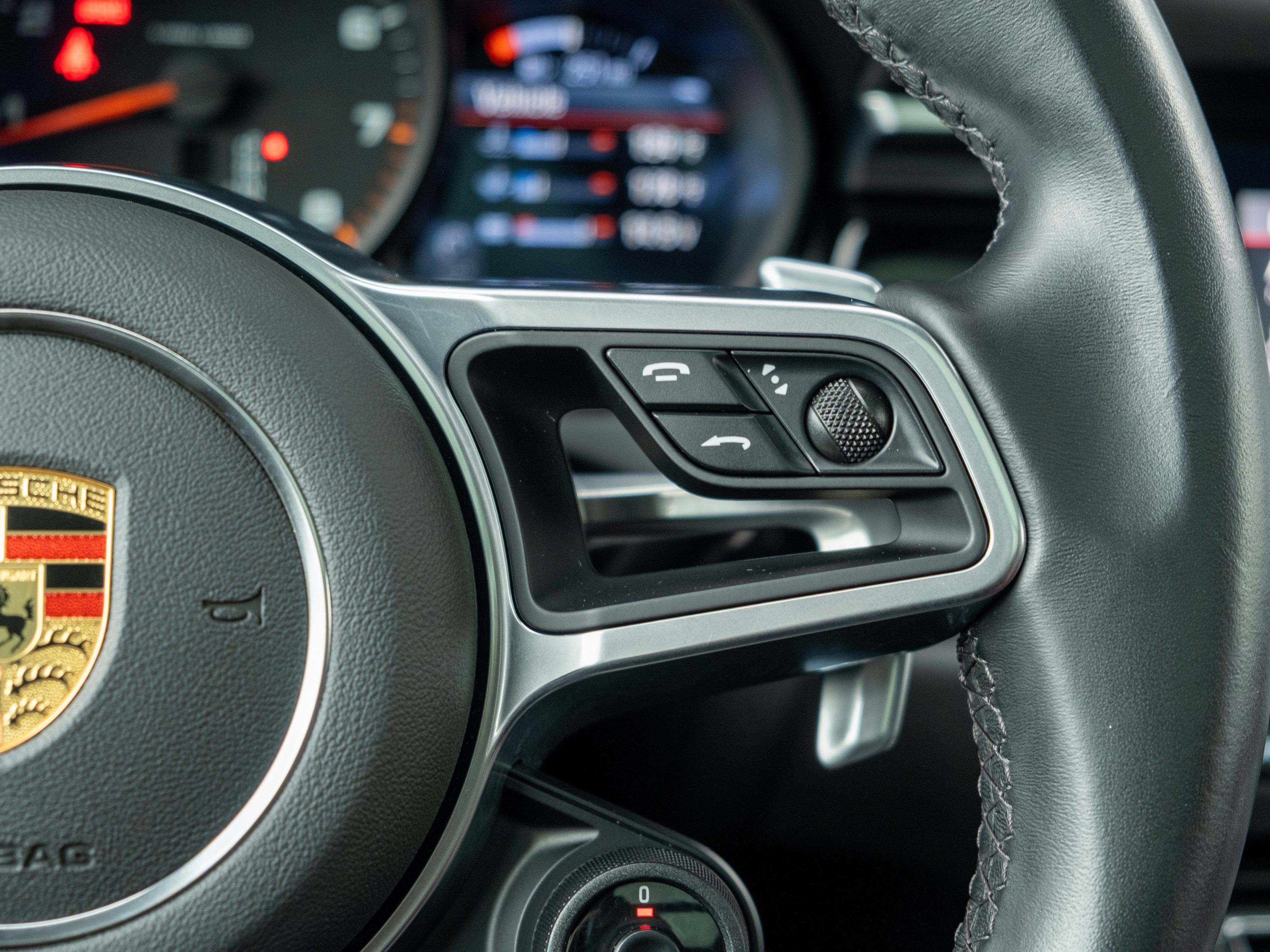 Certified 2021 Porsche Macan image 27