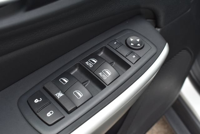 Used 2017 Jeep Cherokee Trailhawk w/ Comfort & Convenience Group AWD/4WD image 21