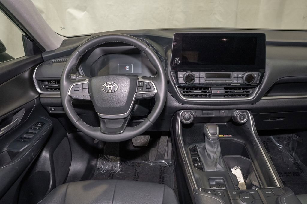 Used 2025 Toyota Grand Highlander FWD image 7