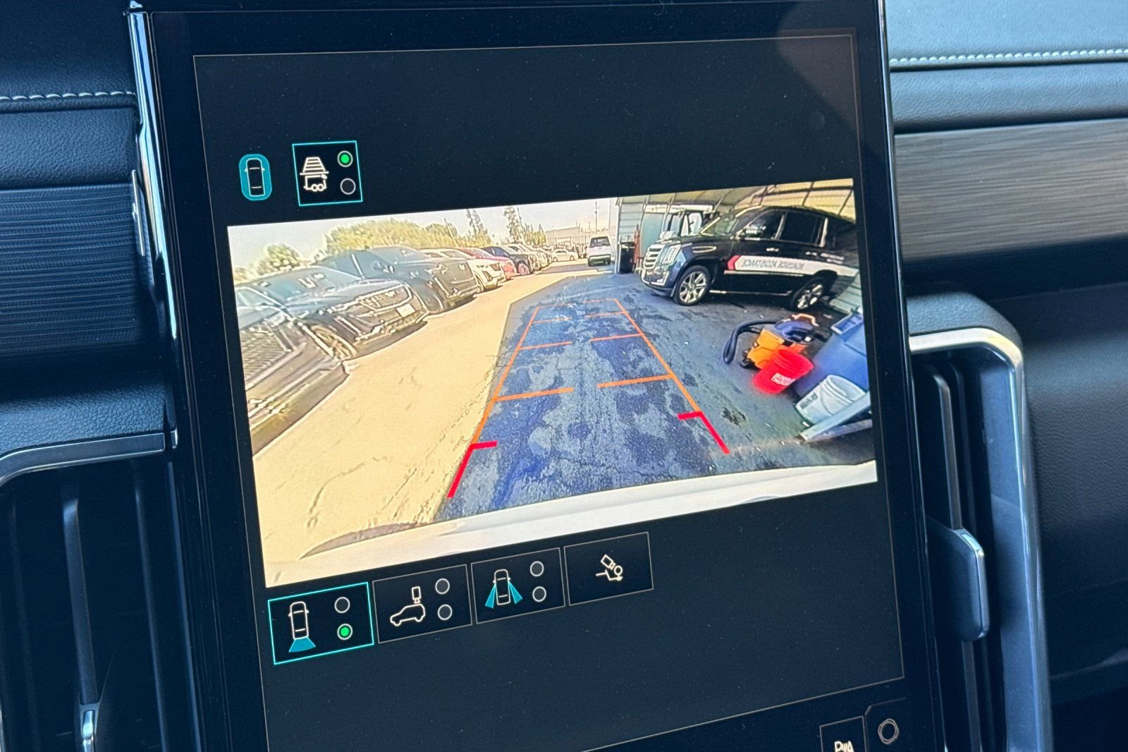 Used 2025 GMC Acadia Elevation image 25